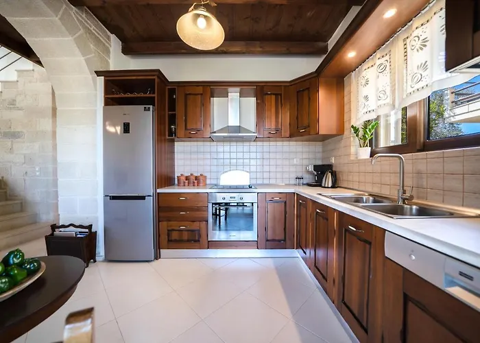 Fos - φωσ ,luxury Villa Hriszí Aktí Haniá