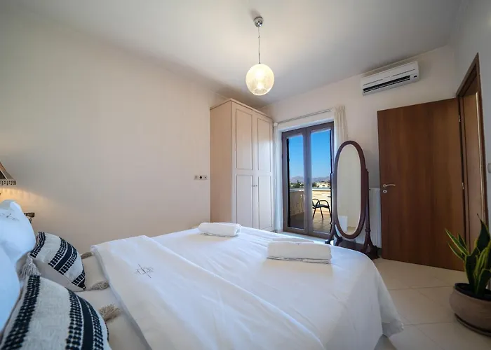 Fos - φωσ ,luxury * Hriszí Aktí Haniá