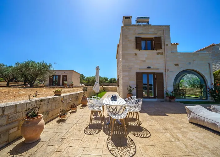 Fos - φωσ ,luxury La Canée